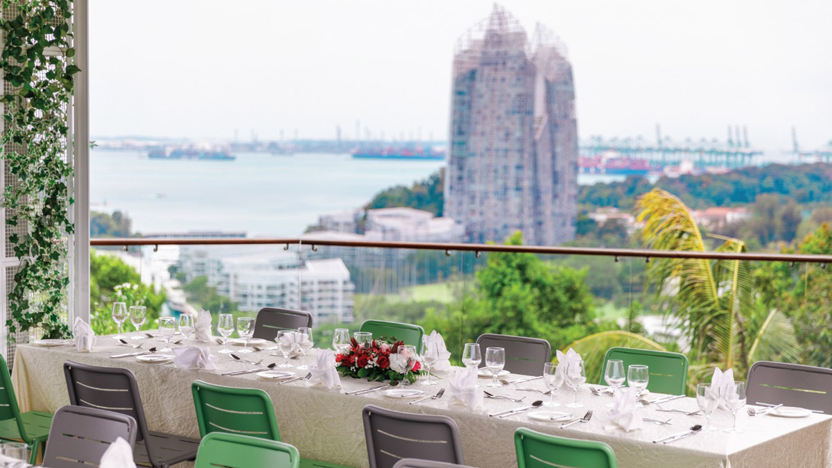 A Hilltop Wedding: Love Ascends to New Heights at Mount Faber Peak